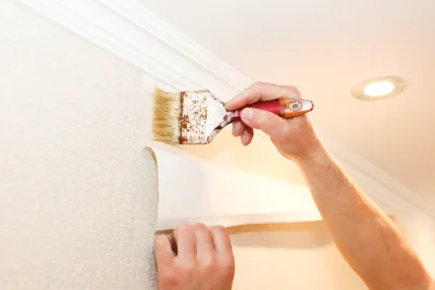 Pose de papier peint à Poulx — revêtements muraux et toiles de verre